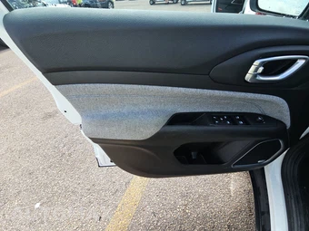 2025 Jeep Compass Latitude - miniatura 9