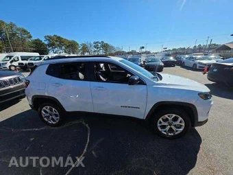 2025 Jeep Compass Latitude - miniatura 4
