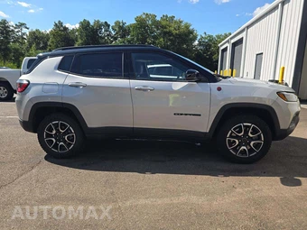 2025 Jeep Compass Trailhawk - miniatura 4