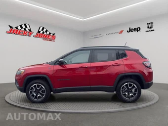2025 Jeep Compass Trailhawk - miniatura 3
