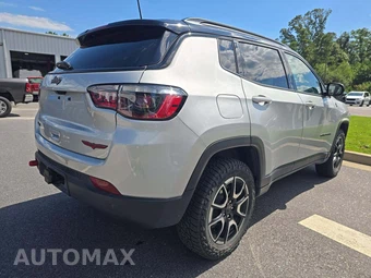 2025 Jeep Compass Trailhawk - miniatura 3
