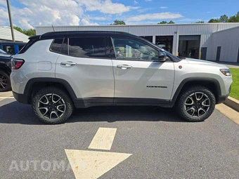 2025 Jeep Compass Trailhawk - miniatura 4