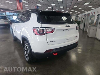 2025 Jeep Compass Trailhawk - miniatura 2