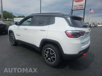 2025 Jeep Compass Trailhawk - miniatura 2