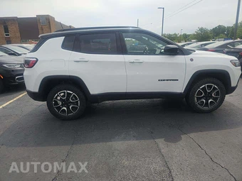 2025 Jeep Compass Trailhawk - miniatura 4
