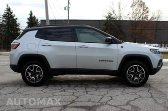 2025 Jeep Compass Trailhawk - miniatura 6