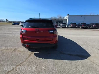 2025 Jeep Compass Trailhawk - miniatura 4