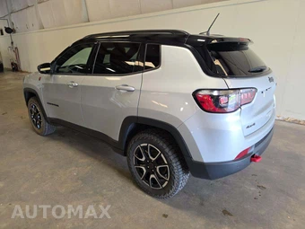2025 Jeep Compass Trailhawk - miniatura 2