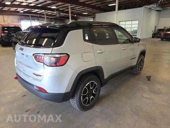 2025 Jeep Compass Trailhawk - miniatura 3