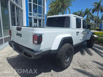 2025 Jeep Gladiator Nighthawk Crew Cab Medium Bed - miniatura 3