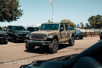 2025 Jeep Gladiator Rubicon Crew Cab Medium Bed - miniatura 3