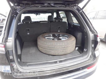 2025 Jeep Grand Cherokee 4xe - miniatura 10