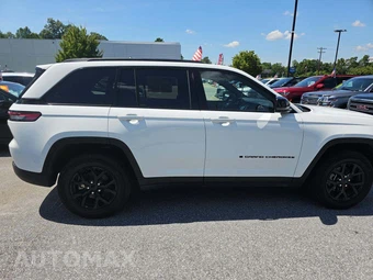 2025 Jeep Grand Cherokee Altitude - miniatura 4