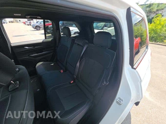 2025 Jeep Grand Cherokee Laredo - miniatura 13