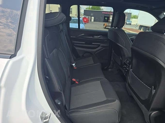 2025 Jeep Grand Cherokee Laredo X - miniatura 13