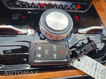2025 Jeep Grand Wagoneer L Series III - miniatura 8