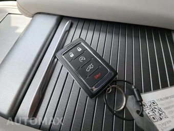 2025 Jeep Wagoneer L Series II - miniatura 5