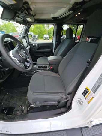 2025 Jeep Wrangler 4 Door Sahara - miniatura 3