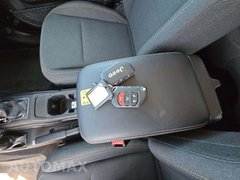 2025 Jeep Wrangler 4 Door Sahara - miniatura 8