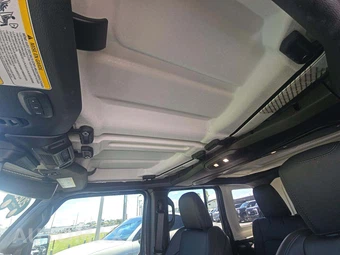 2025 Jeep Wrangler 4 Door Sahara - miniatura 10