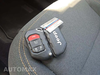 2025 Jeep Wrangler 4xe 4 Door Sahara - miniatura 8