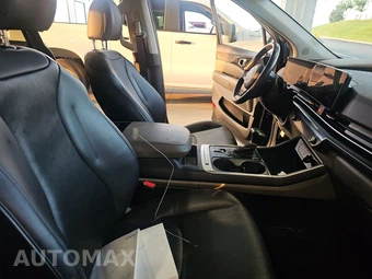 2025 Kia Carnival MPV LXS 121.7" WB - miniatura 8