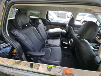 2025 Kia Carnival MPV LXS 121.7" WB - miniatura 17