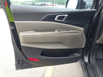 2025 Kia Carnival MPV LXS 121.7" WB - miniatura 9
