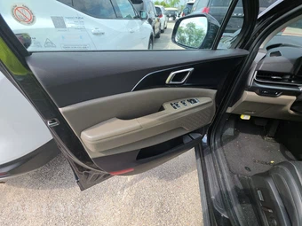 2025 Kia Carnival MPV LXS 121.7" WB - miniatura 9