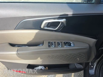 2025 Kia Carnival MPV LXS 121.7" WB - miniatura 9
