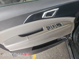 2025 Kia Carnival MPV LXS 121.7" WB - miniatura 9