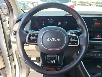 2025 Kia Carnival MPV LXS 121.7" WB - miniatura 10