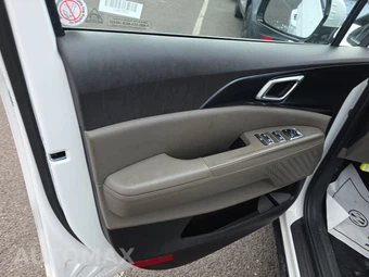 2025 Kia Carnival MPV LXS 121.7" WB - miniatura 9