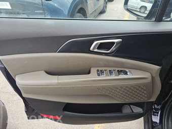 2025 Kia Carnival MPV LXS 121.7" WB - miniatura 9