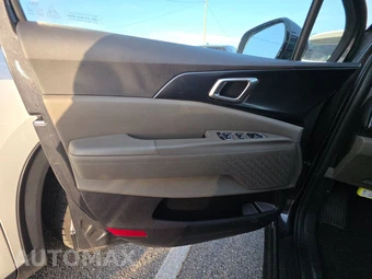 2025 Kia Carnival MPV LXS 121.7" WB - miniatura 9
