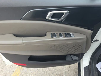 2025 Kia Carnival MPV LXS 121.7" WB - miniatura 9