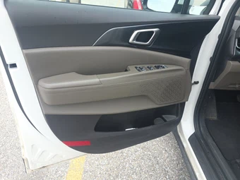 2025 Kia Carnival MPV LXS 121.7" WB - miniatura 9