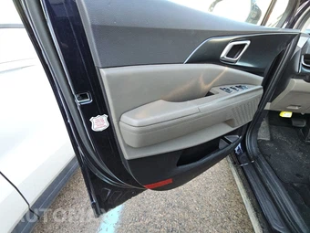 2025 Kia Carnival MPV LXS 121.7" WB - miniatura 9