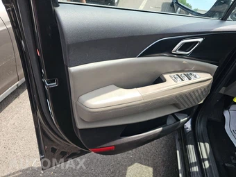 2025 Kia Carnival MPV LXS 121.7" WB - miniatura 9
