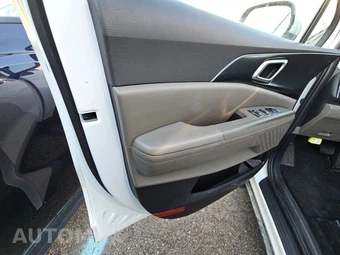 2025 Kia Carnival MPV LXS 121.7" WB - miniatura 9
