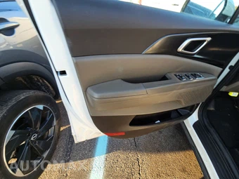 2025 Kia Carnival MPV LXS 121.7" WB - miniatura 9