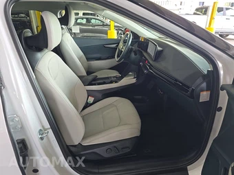 2025 Kia EV6 Wind – miniatura 8