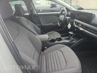 2025 Kia K4 EX - miniatura 8