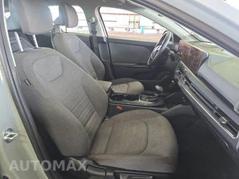 2025 Kia K4 EX - miniatura 8