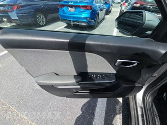 2025 Kia K4 EX - miniatura 9