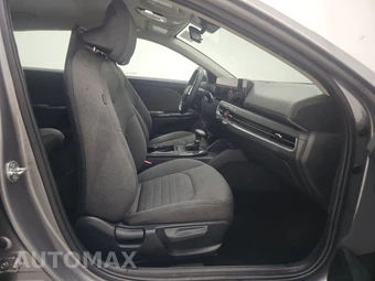 2025 Kia K4 EX - miniatura 8