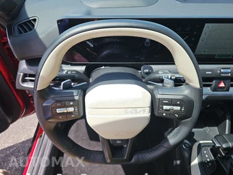 2025 Kia K4 GT-Line - miniatura 10