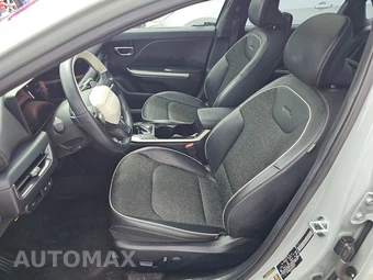 2025 Kia K4 GT-Line - miniatura 7