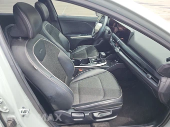 2025 Kia K4 GT-Line - miniatura 8