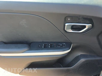 2025 Kia K4 GT-Line - miniatura 9